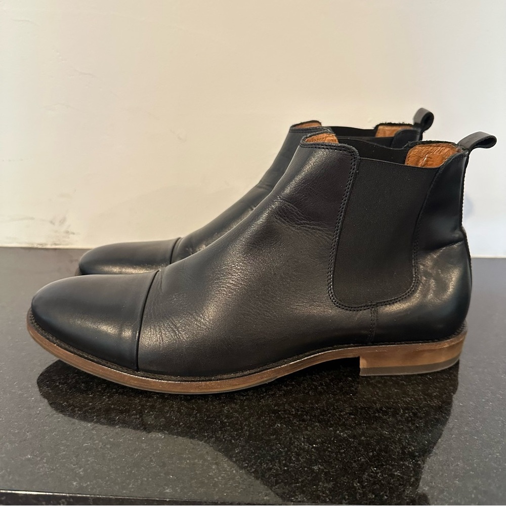 Men's Rodd & Gunn Black Leather Chelsea Boots - Picture 2 of 10